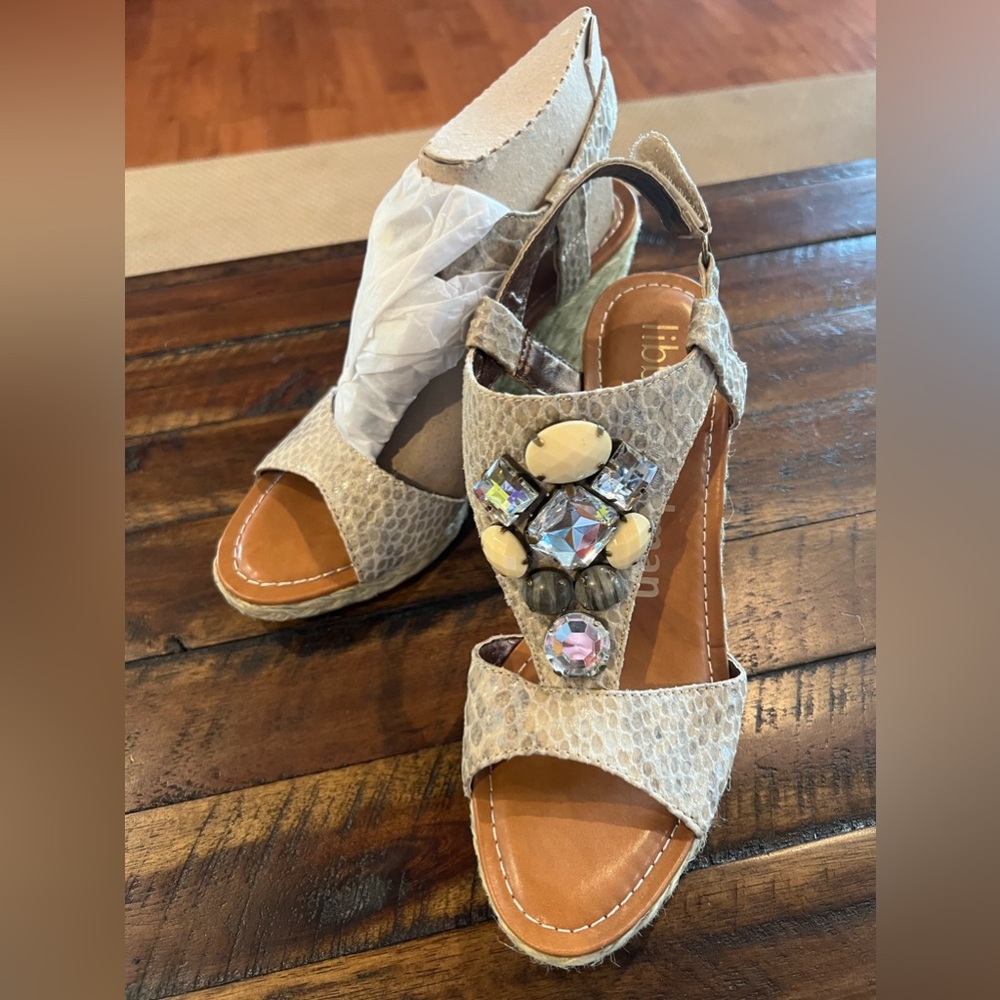 Libby Edelman sandal.